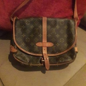 🛍SALE 🛍authentic Louis vuitton  samur30-re posh